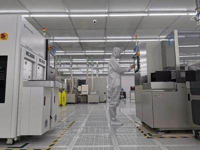 為“北轉(zhuǎn)型”注入新動(dòng)能 易卜半導(dǎo)體首條先進(jìn)封裝生產(chǎn)線(xiàn)在寶山通線(xiàn)，加速軟件生態(tài)構(gòu)建